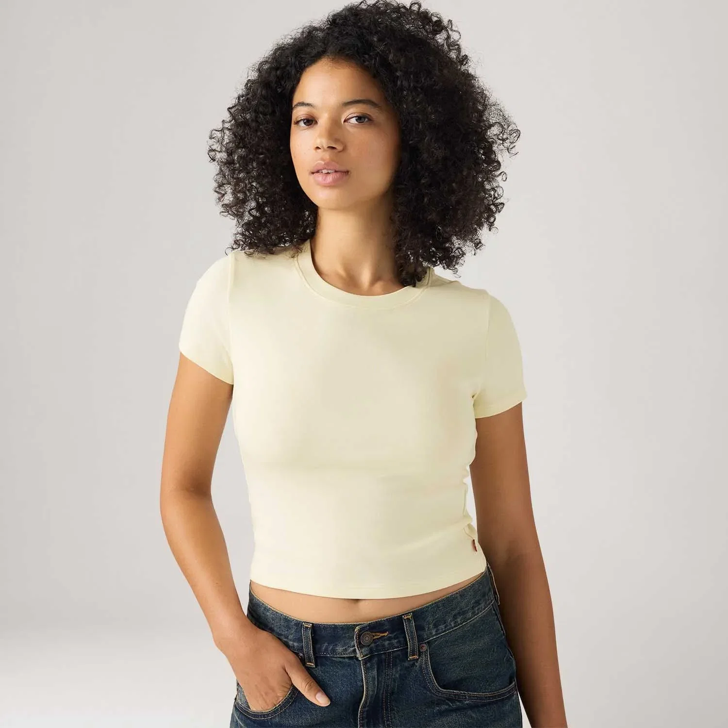 Camiseta Levi's® Essential Baby Tee Amarelo Claro Manga Curta — imagem 1