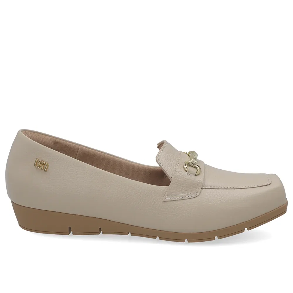 Loafer Em Couro Bege Com Bridão
