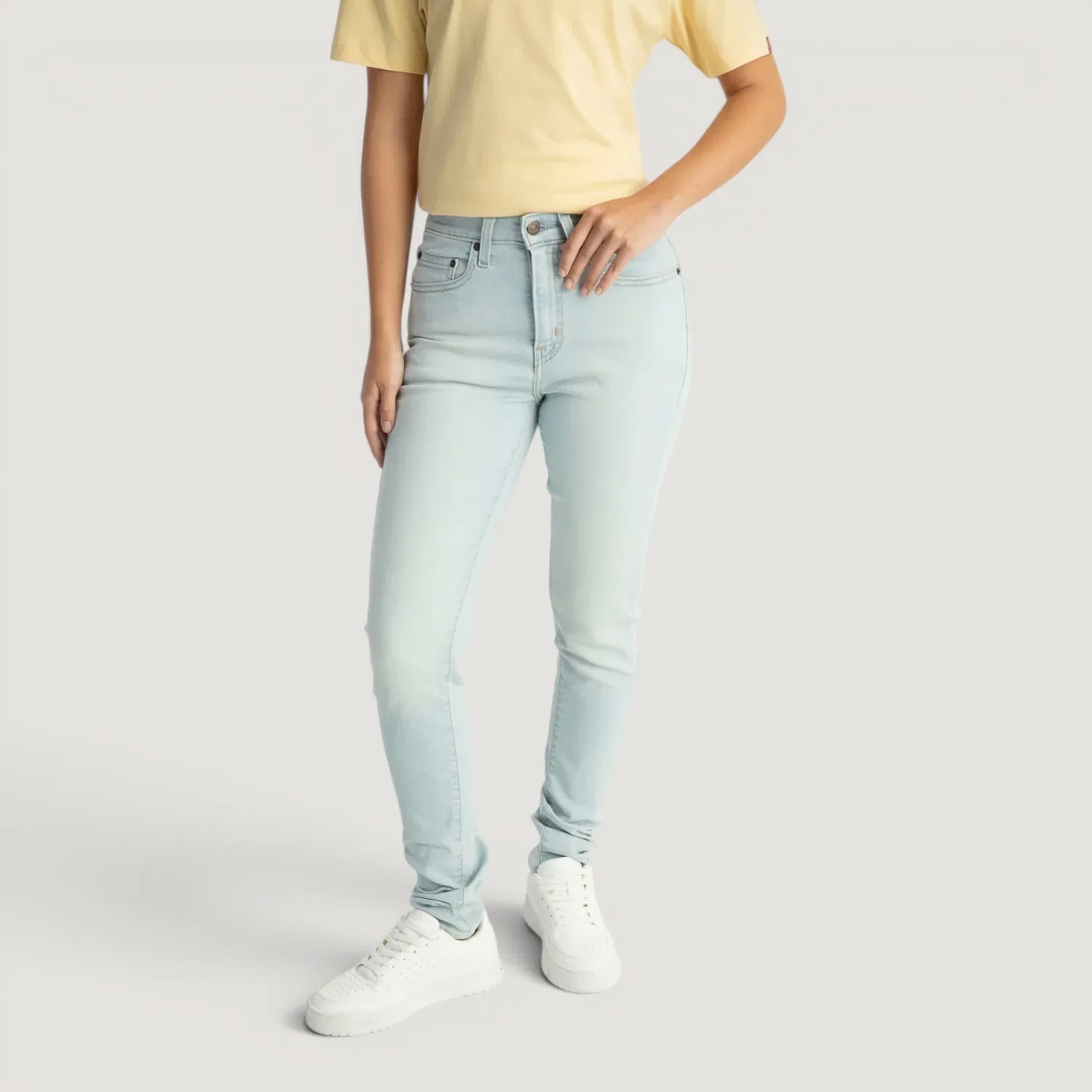 Calça Jeans Levi's® 721® High Rise Skinny Lavagem Clara — imagem 1