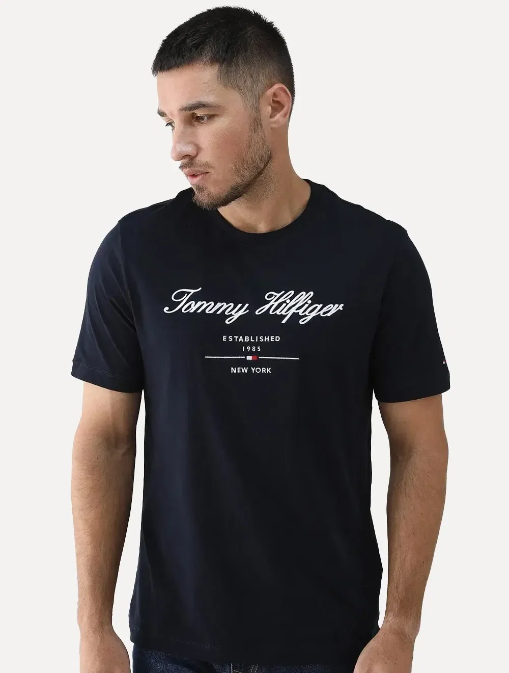 Camiseta Tommy Hilfiger Masculina Embroidered Est. 1985 New York Azul Marinho — imagem 1