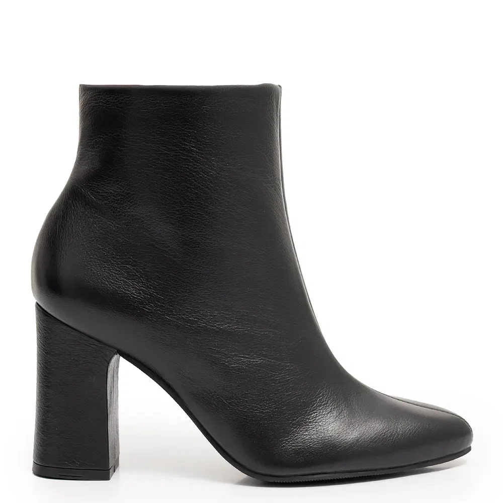 Ankle Boot Preta Couro Salto Alto