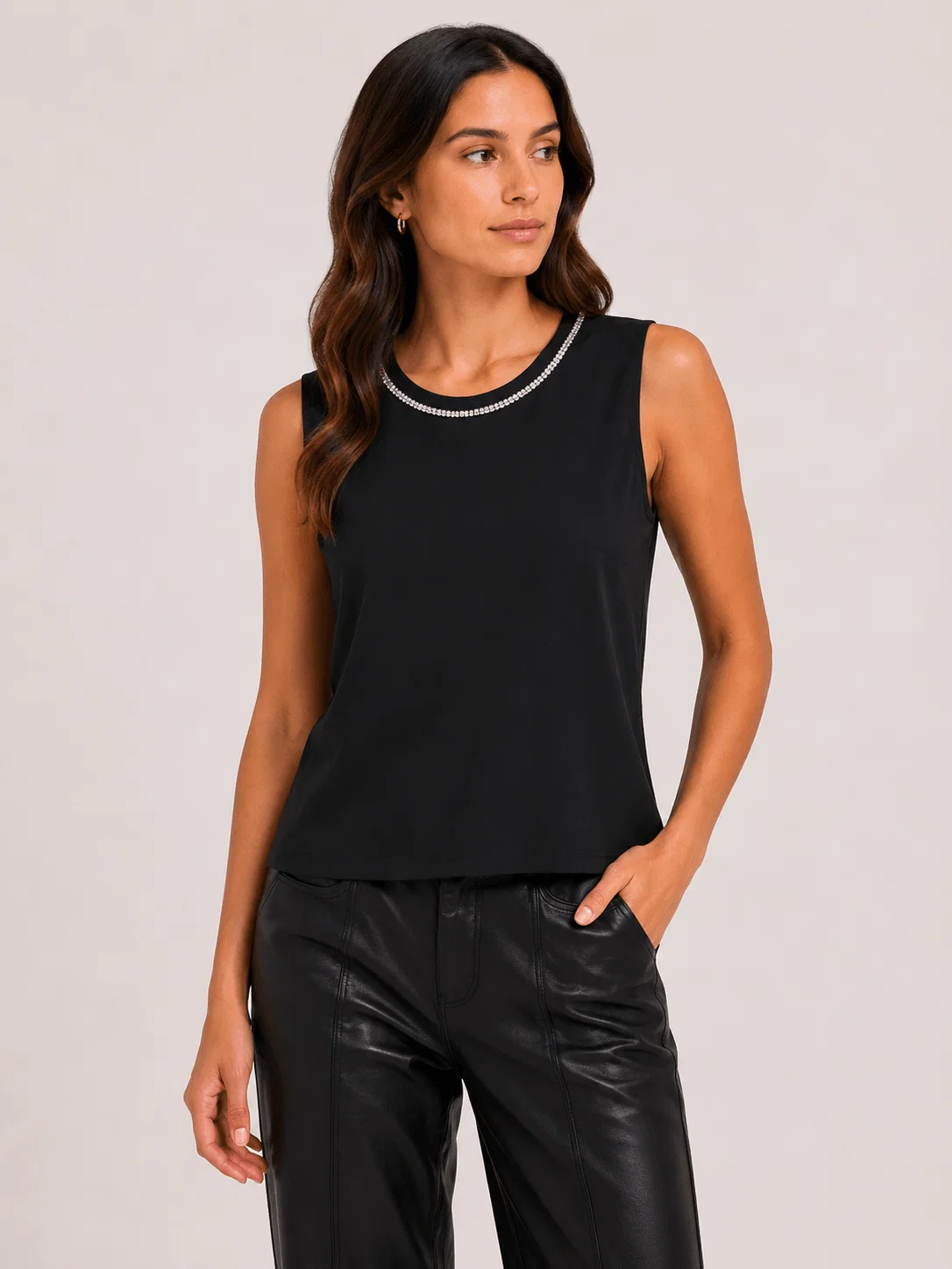 Blusa Sem Manga Detalhe Gola - Preto — imagem 1