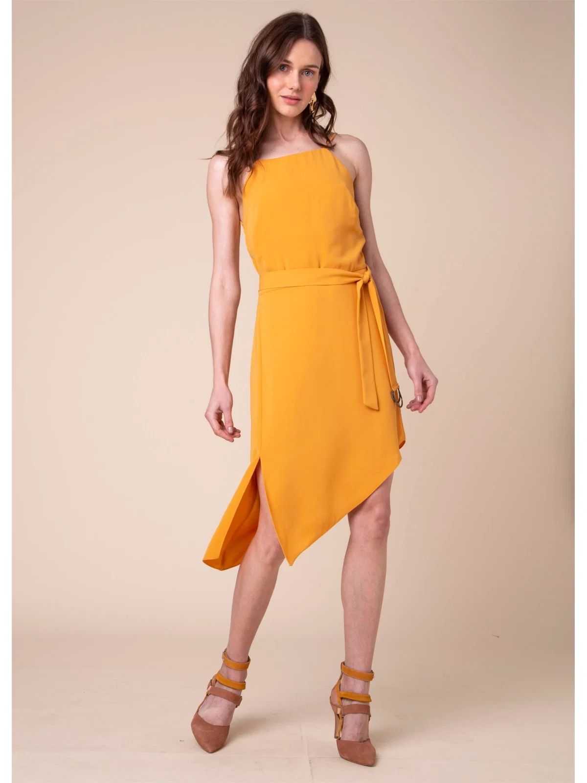 Vestido Assimetrico Fivela Meia Lua Amarelo — imagem 1