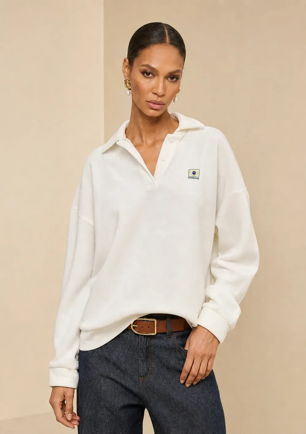 Blusa Morena Rosa Oversized Decote Careca Manga Longa Padrão Off White — imagem 1