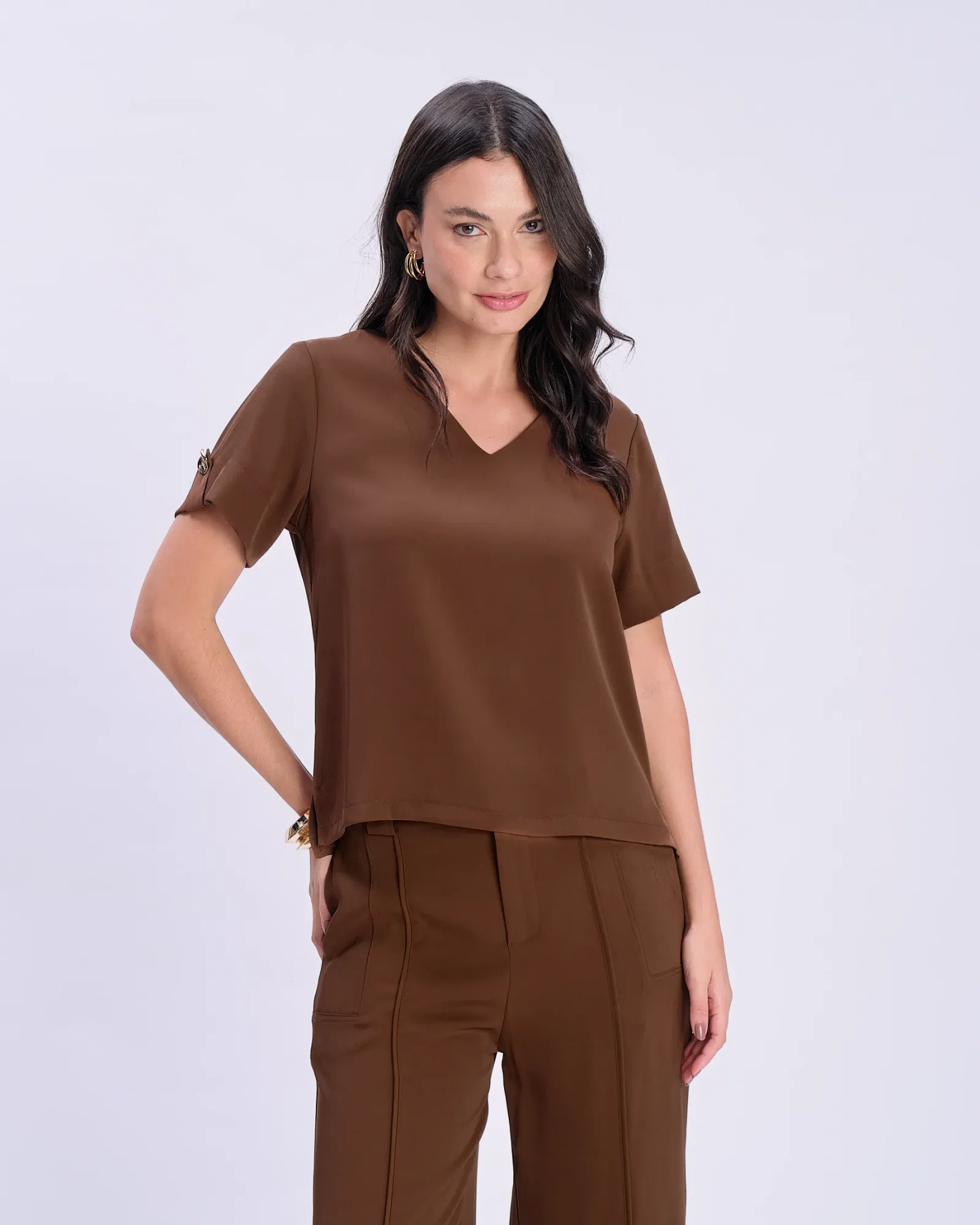 Blusa Decote v Botão Orgânico - Marrom — imagem 1