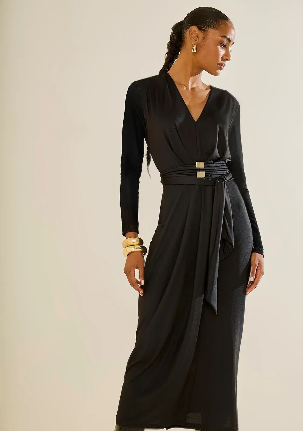 Vestido Morena Rosa Ajustado Decote V Manga Longa Midi Preto