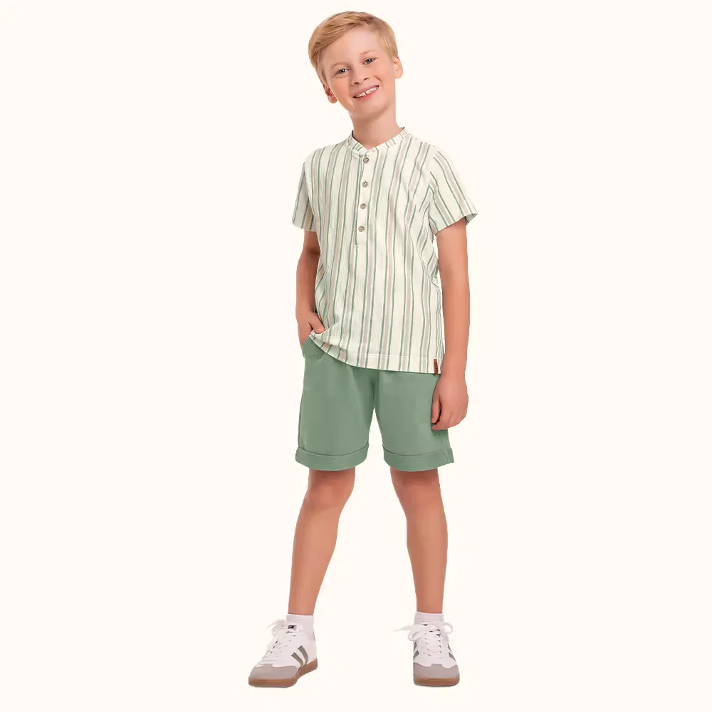 Conjunto camisa gola padre em meia malha com bordado e bermuda em moletinho listrada