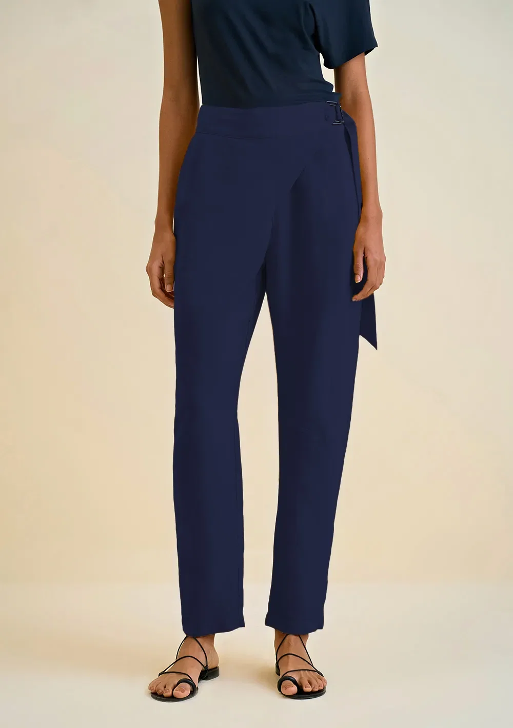 Calça Morena Rosa Curve Cós Alto Com Metal Azul Marinho — imagem 1