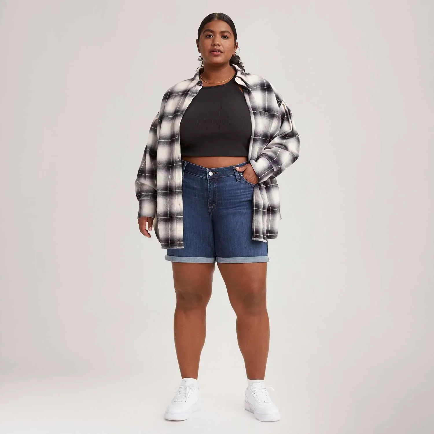 Short Levi's® Plus Size Lavagem Escura — imagem 1