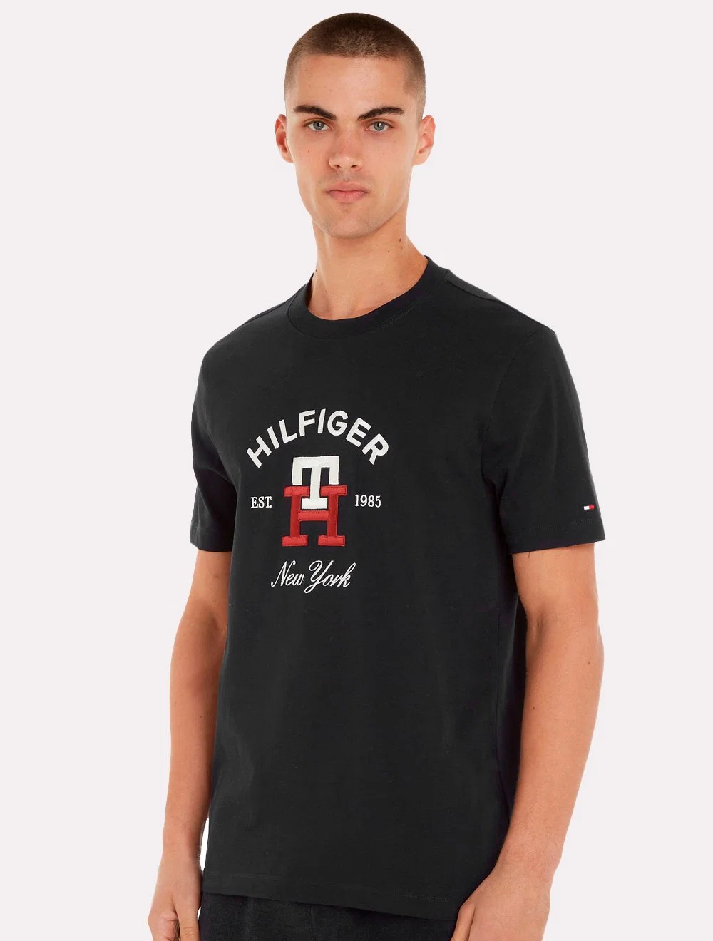 Camiseta Tommy Hilfiger Masculina Regular Curved Monogram Preta — imagem 1