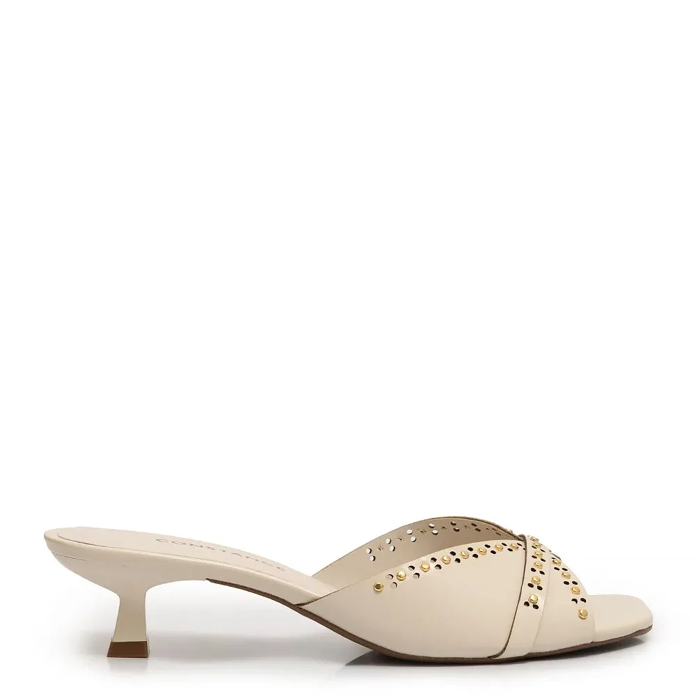 Tamanco Off White Recortes e Tachas