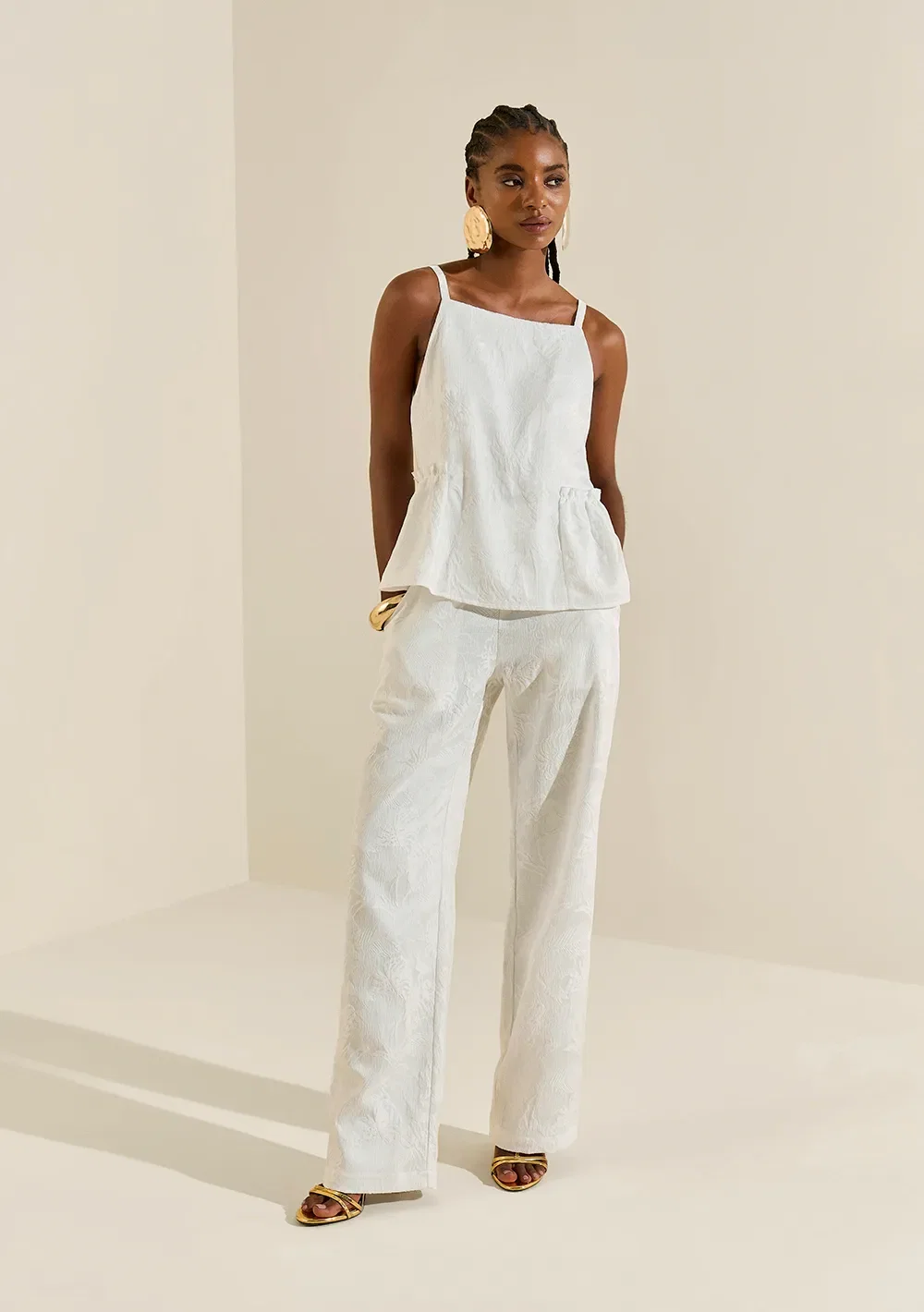 Regata Morena Rosa Ajustada Decote Careca Padrão Off White — imagem 1