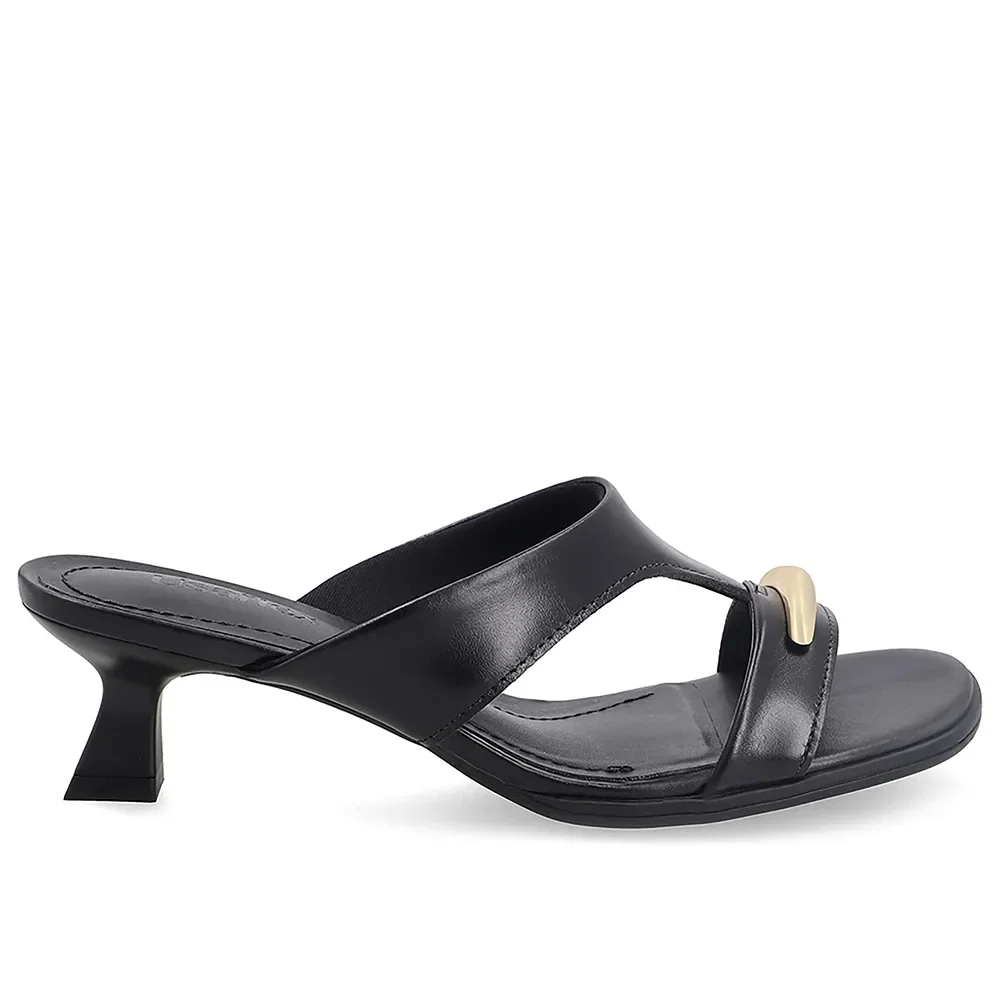 Tamanco Em Couro Preto Com Salto Kitten Heel E Enfeite — imagem 1