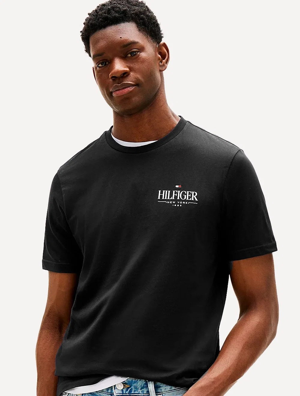 Camiseta Tommy Hilfiger Masculina Stack Poster Logo Preta — imagem 1