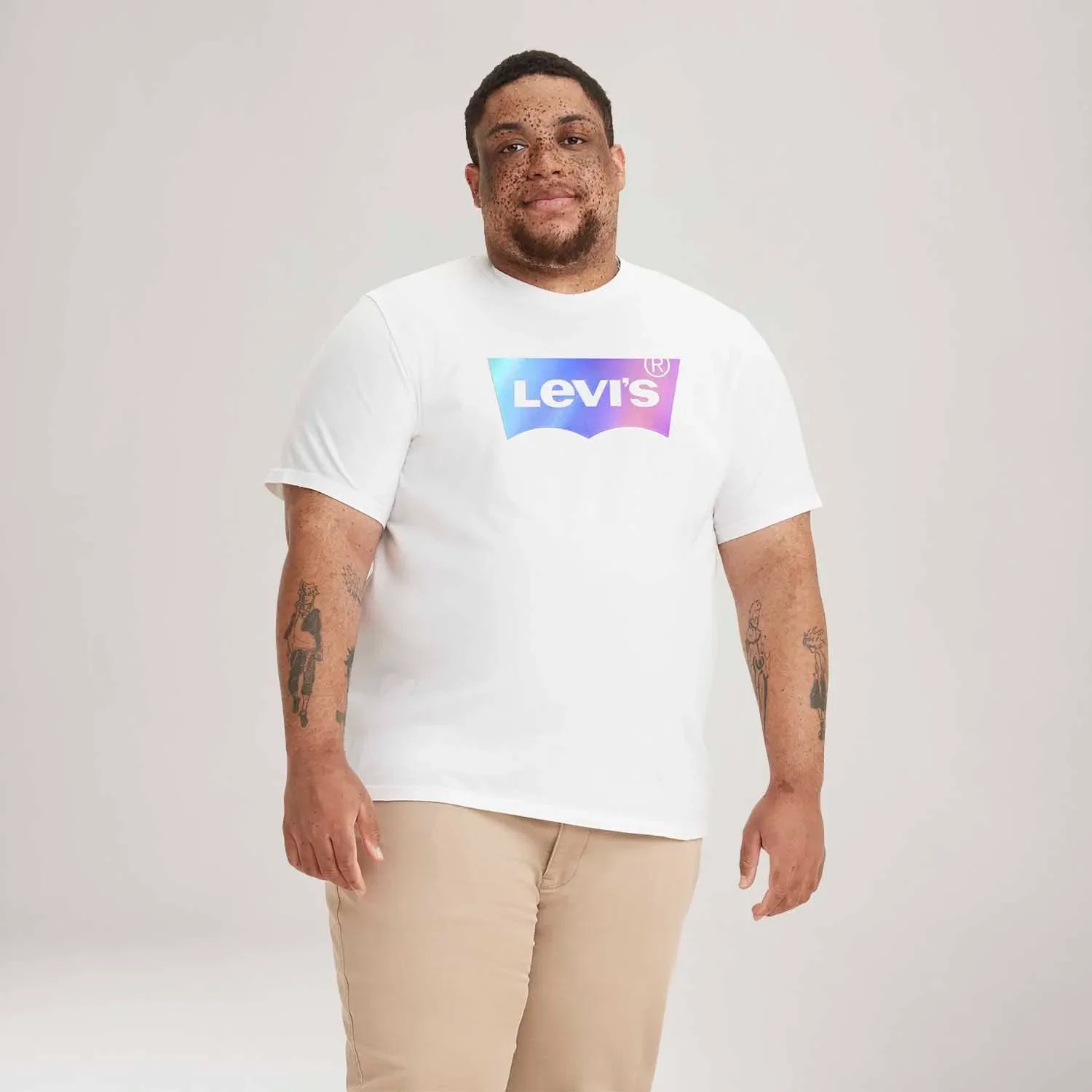 Camiseta Levi's® Big Graphic Plus Size Manga Curta Branca