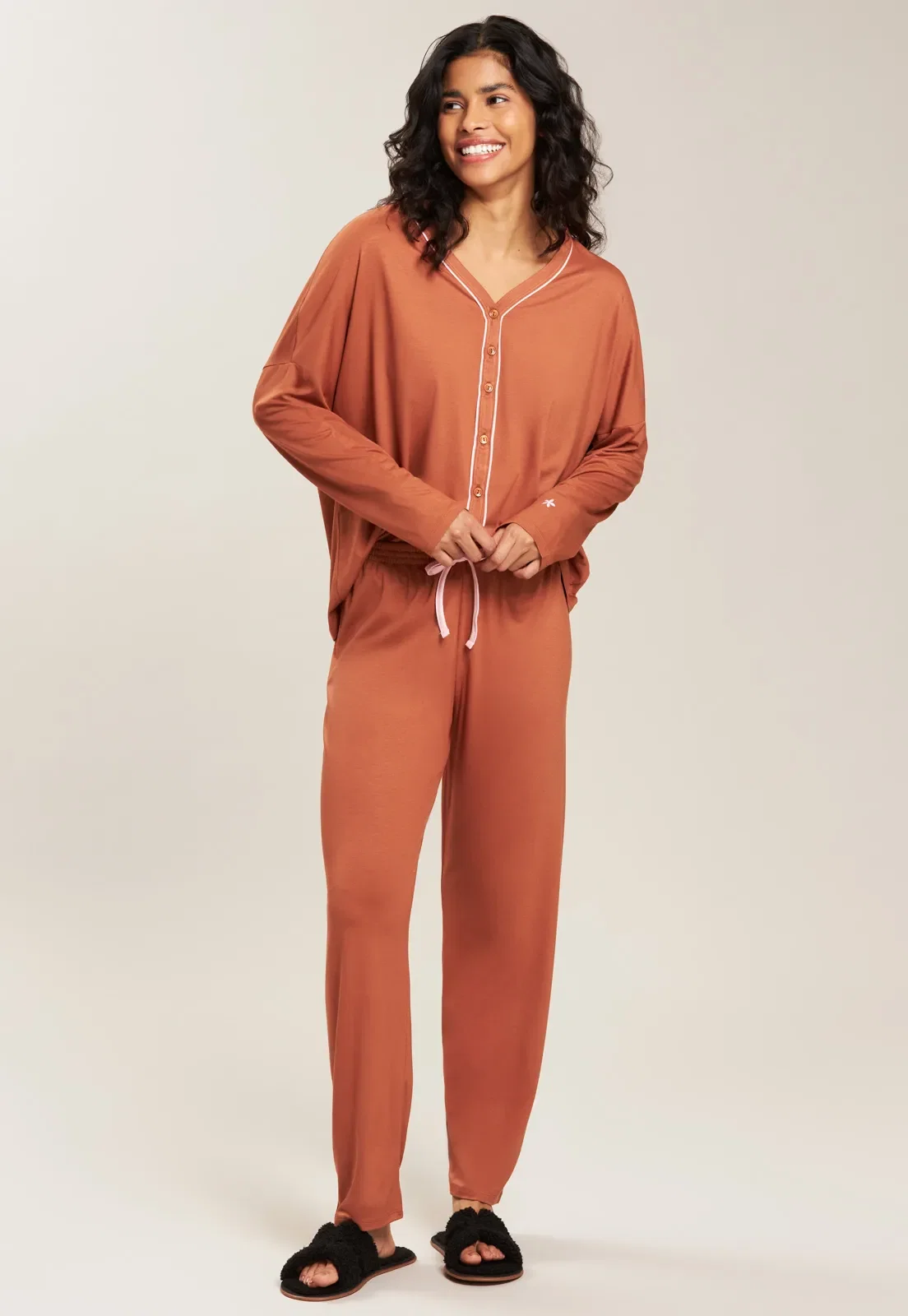 Pijama Baunilha Aberto Longo de Viscose Stretch