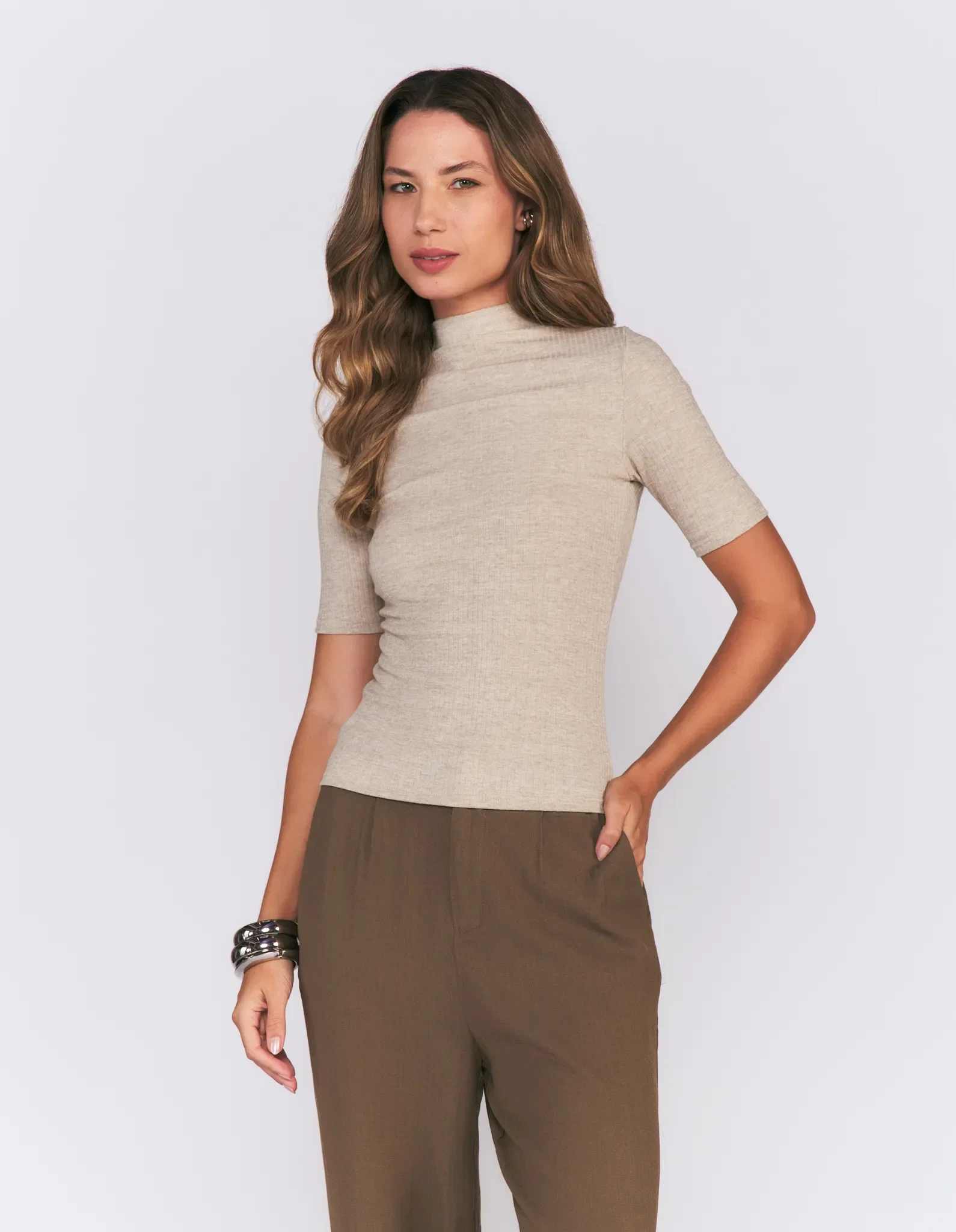 Blusa Manga Curta Gola Alta Colors - Caqui — imagem 1