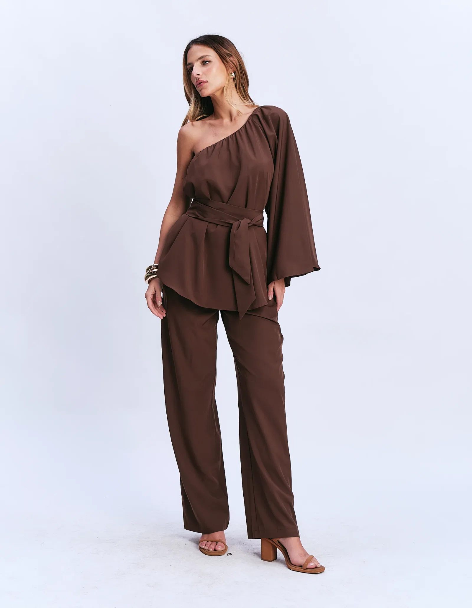 Calça Pantalona Bolsos - Marrom — imagem 1