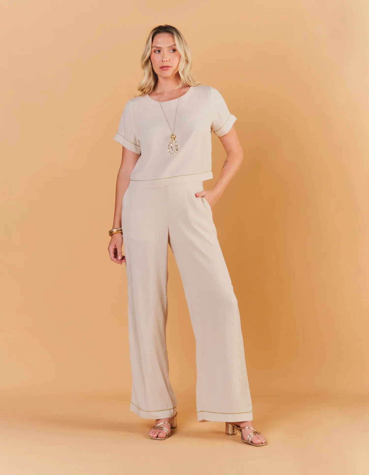 Calça Pantalona Detalhe Vivos - Areia — imagem 1