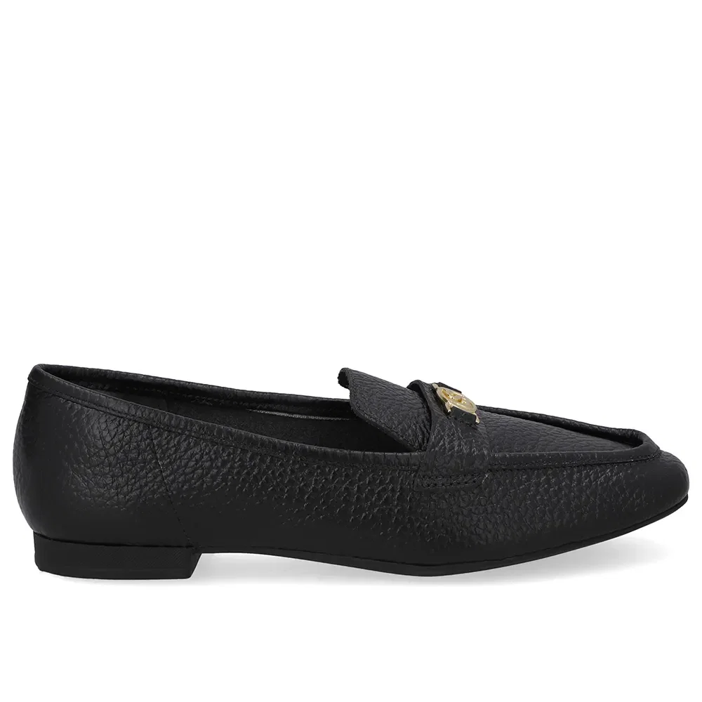 Loafer Couro Preto Enfeite Monograma — imagem 1