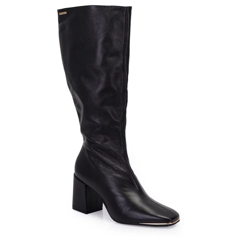 Bota Cano Longo Couro Com Filete De Metal No Bico 7cm