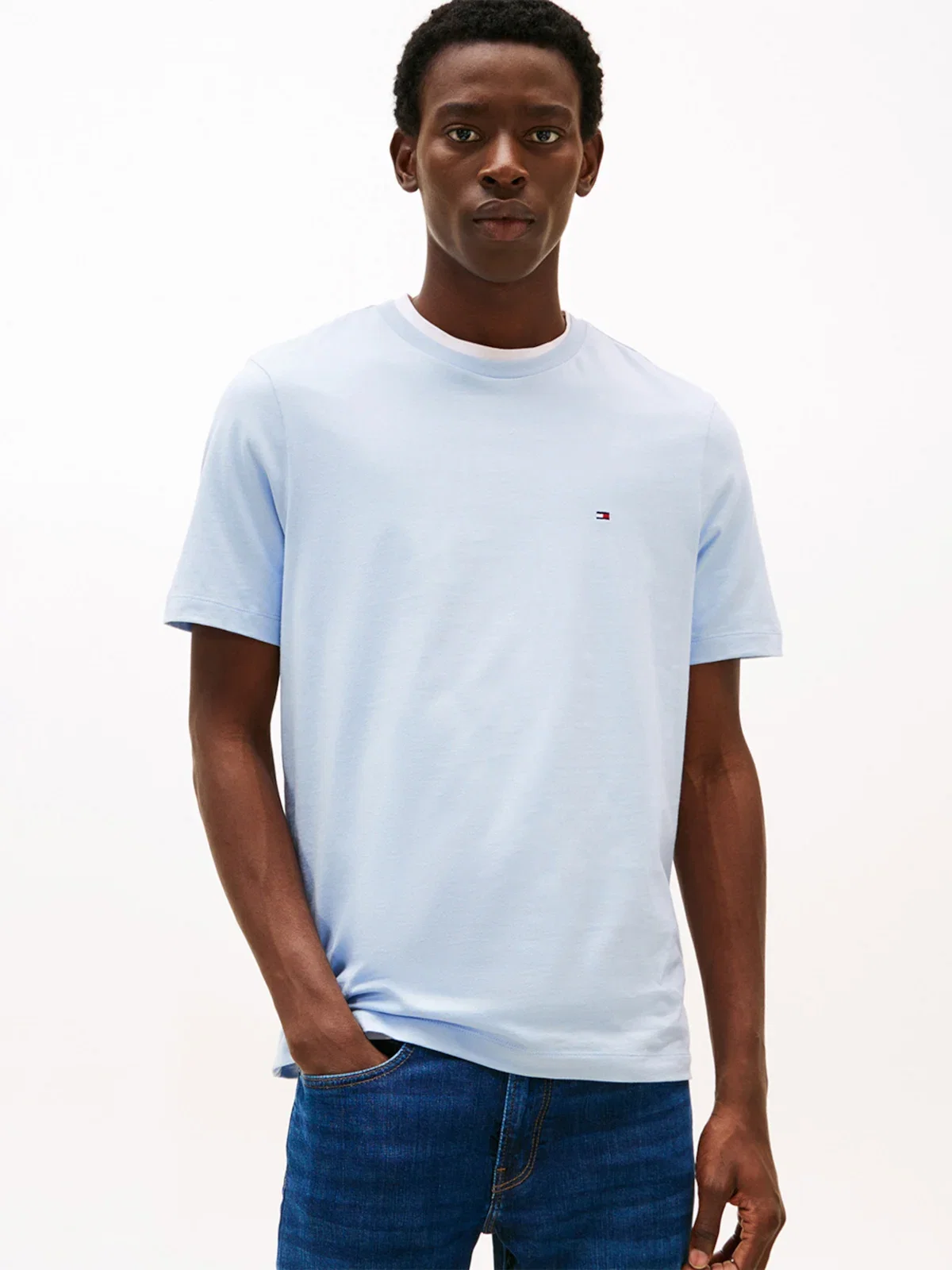 Camiseta de Gola C com Bordado de Bandeira — imagem 1