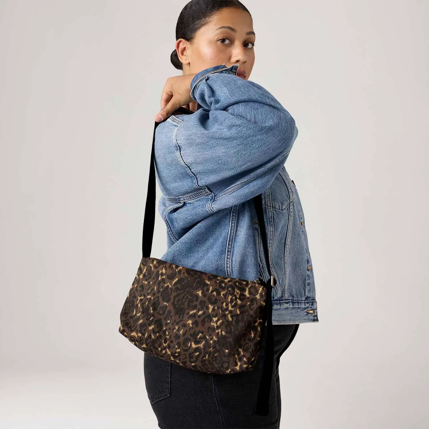 Bolsa Levi's® Ali Small Marrom - U USA | U BR
