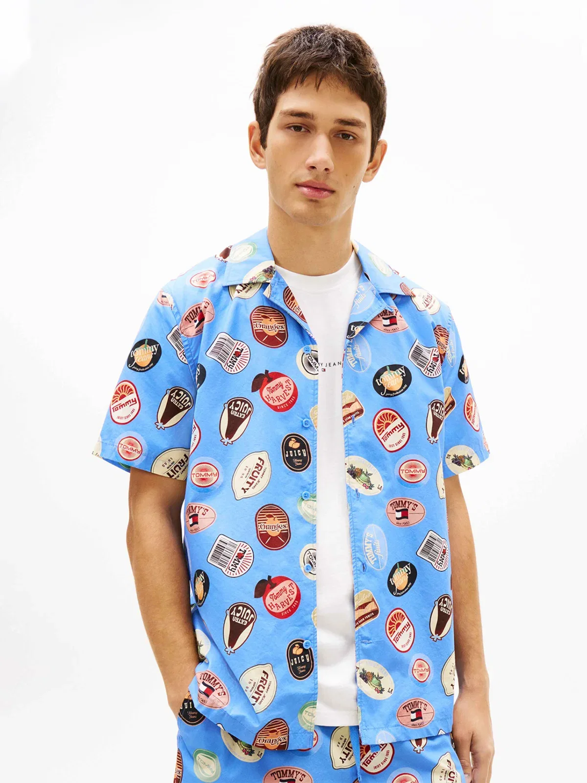 Camisa Regular Estampa em Toda a Peça Gola Camp — imagem 1