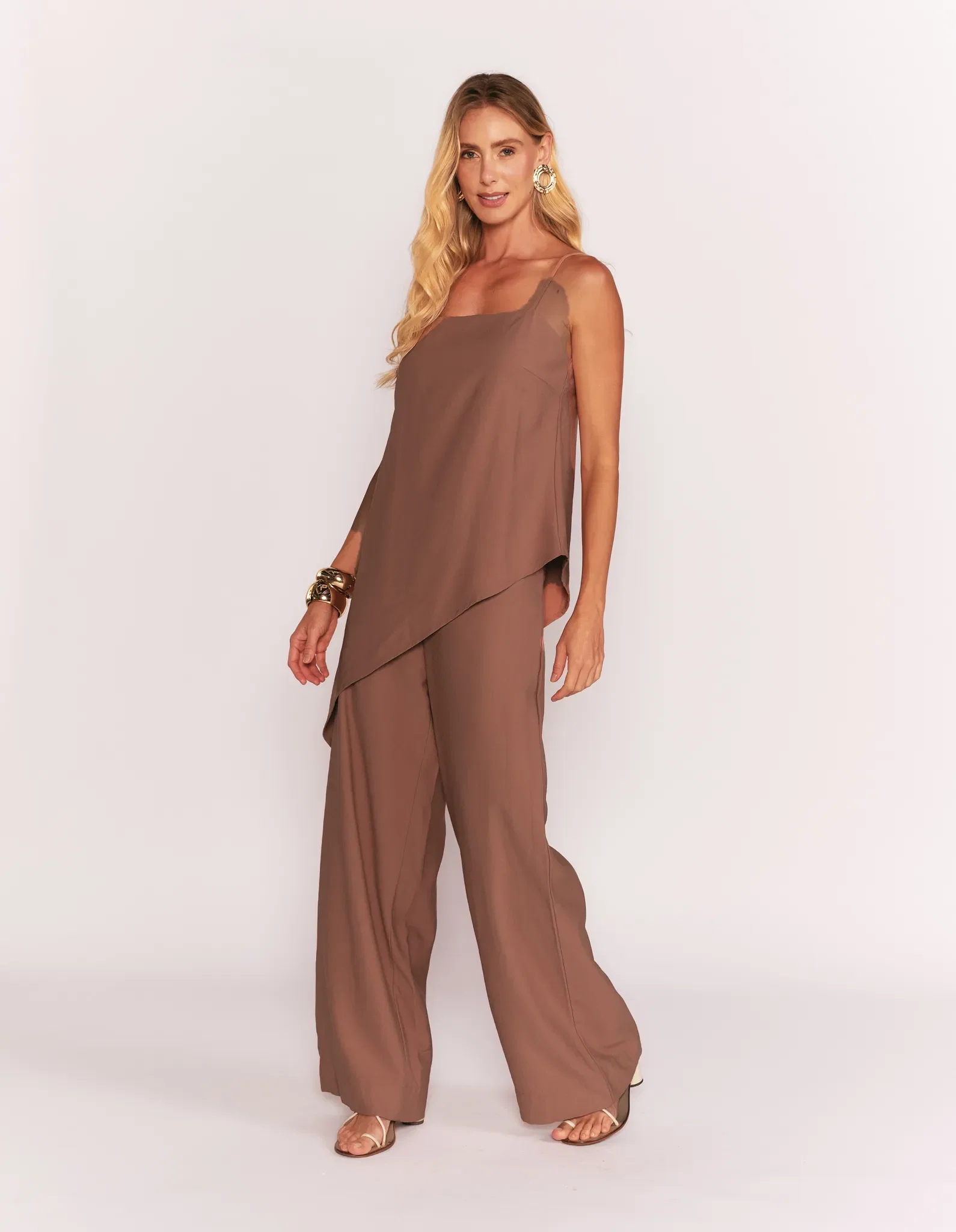 Calça Pantalona Com Bolsos Ziper Lateral - Bege — imagem 1