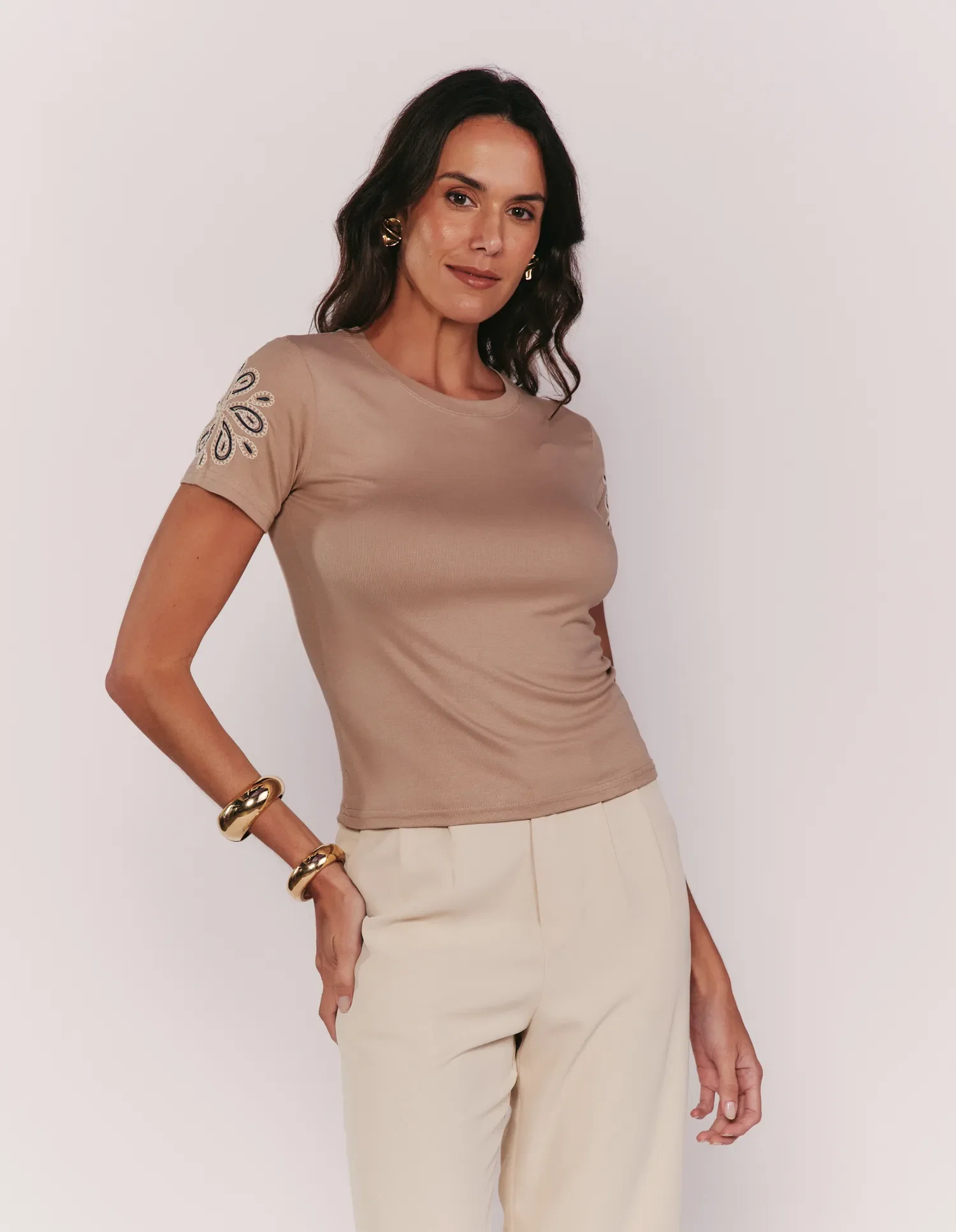 Blusa Manga Curta Bordado Floral - Bege — imagem 1