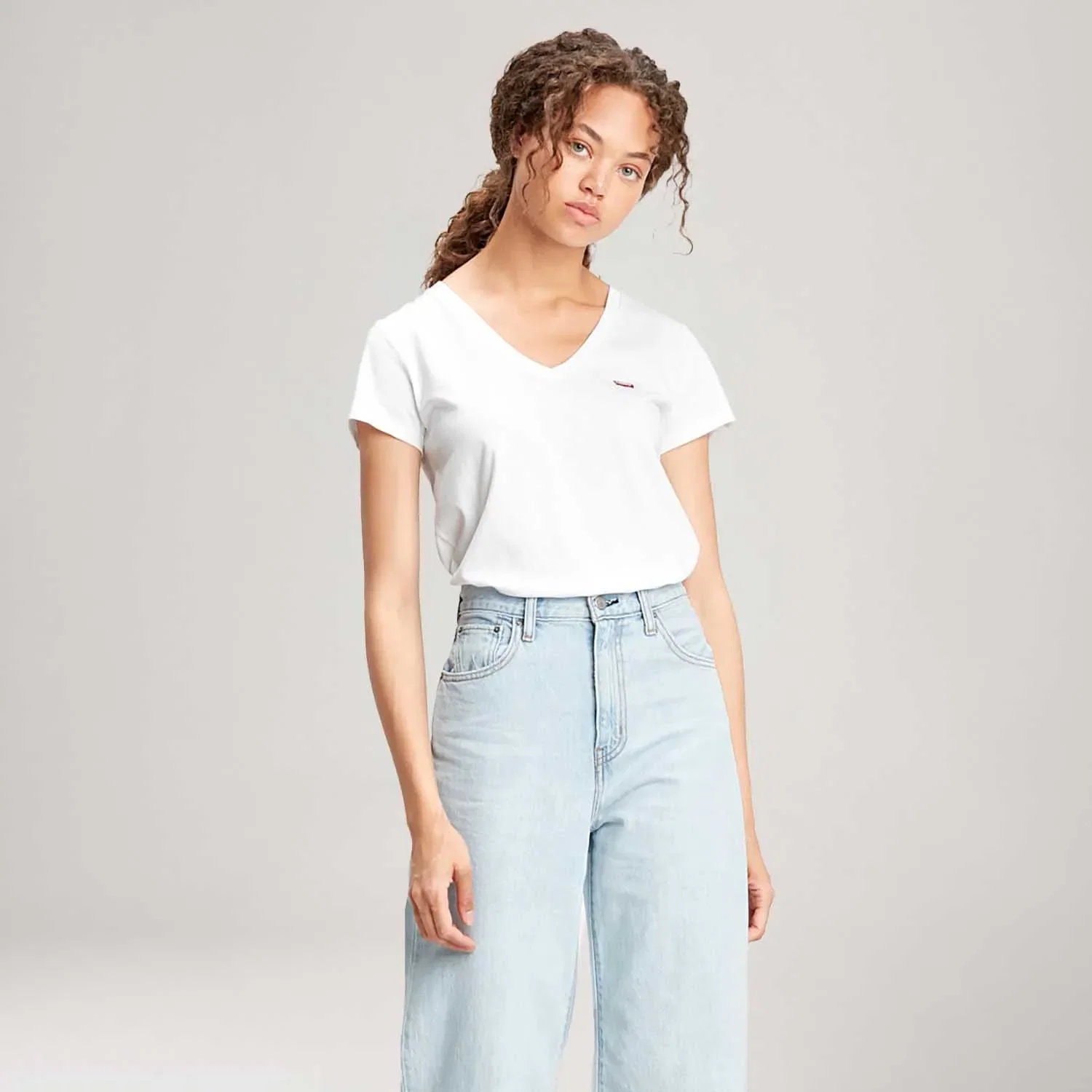 Camiseta Levi's® Perfect V Neck — imagem 1
