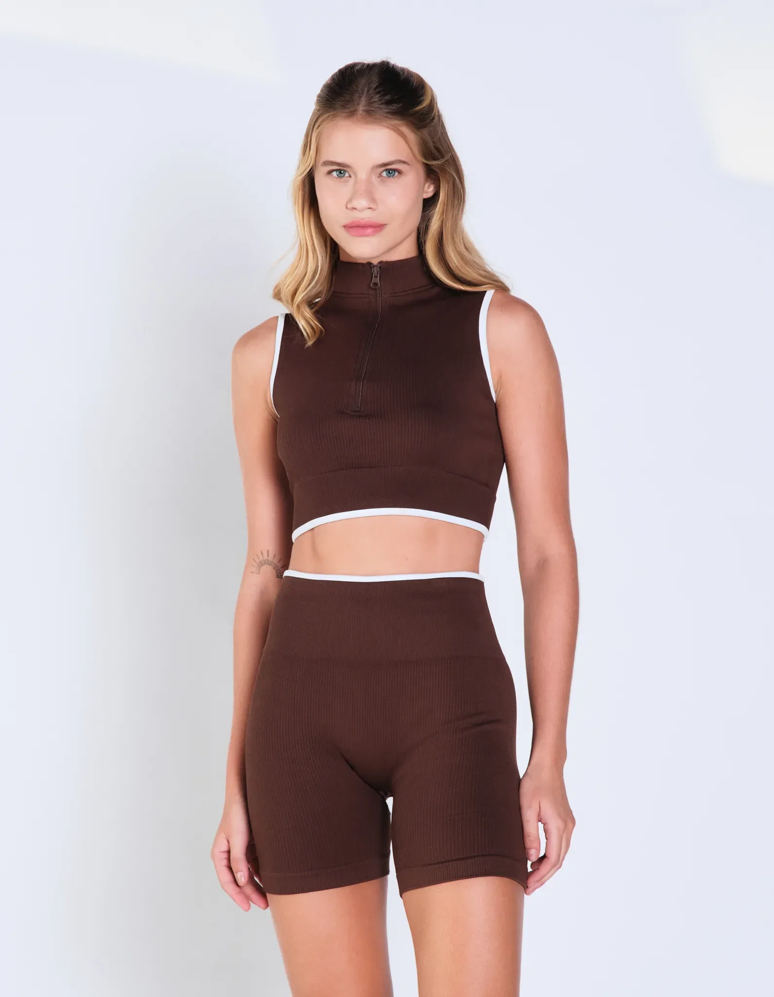 Top Gola Alta Detalhe Contraste Seamless - Marrom — imagem 1