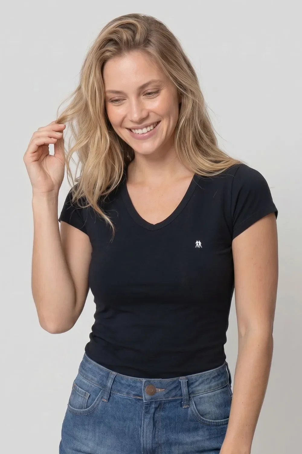T-Shirt Básica Decote V Polo Wear Preto