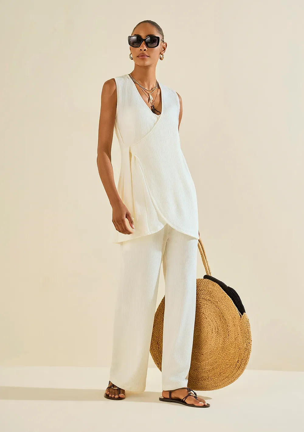 Vestido Curto Alvéolo Branco
