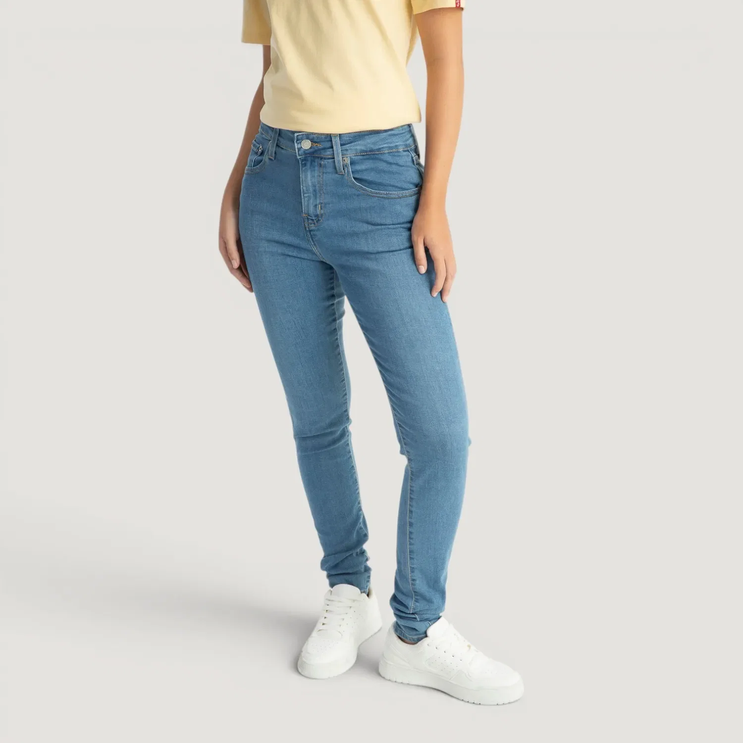 Calça Jeans Levi's® 721® Skinny Lavagem Clara — imagem 1