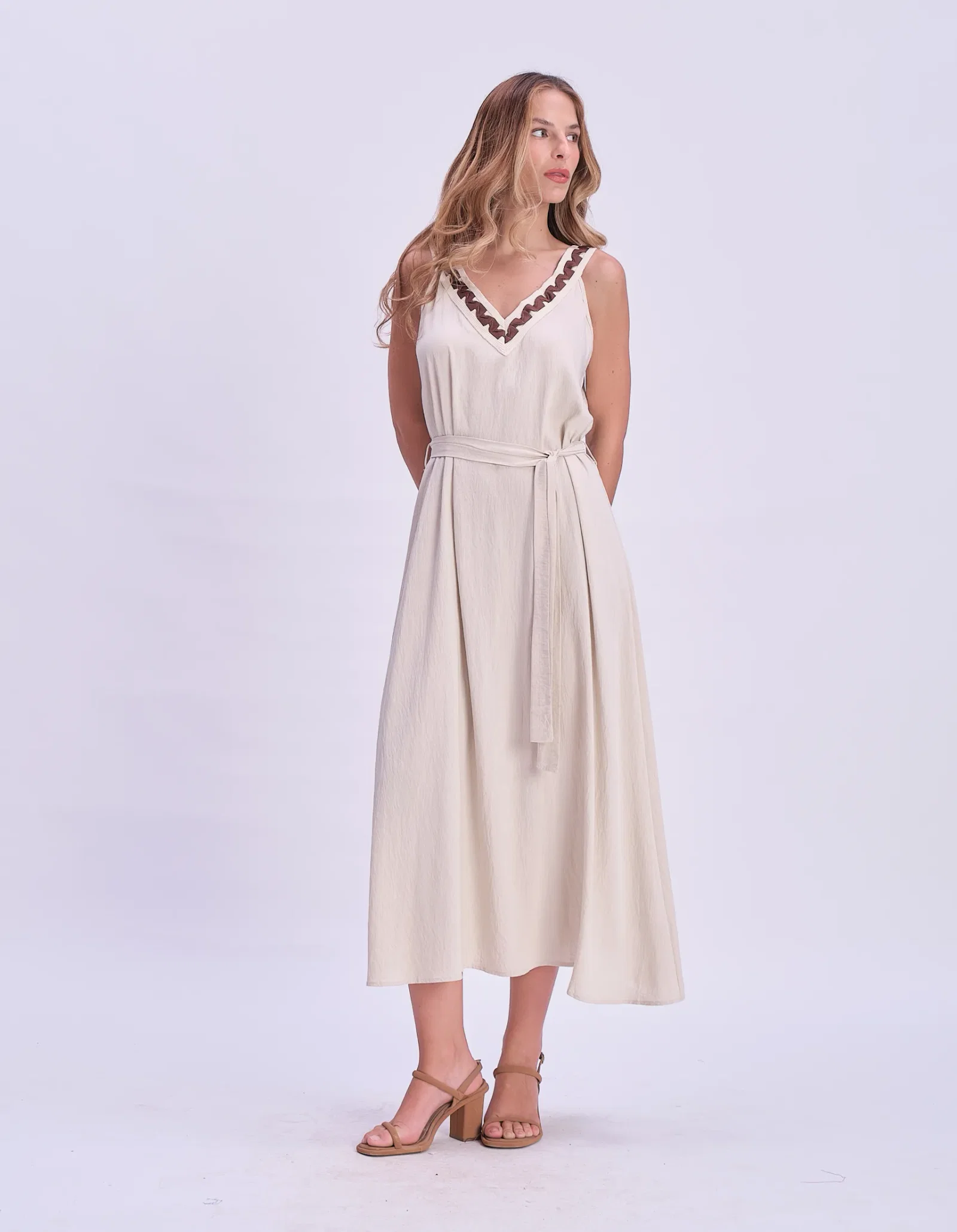 Vestido Longo Decote v Macramê - Areia
