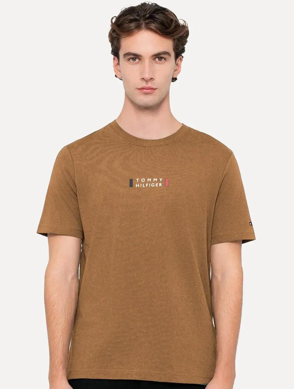 Camiseta Tommy Hilfiger Masculina Stack Center Brand Love Print Marrom Médio