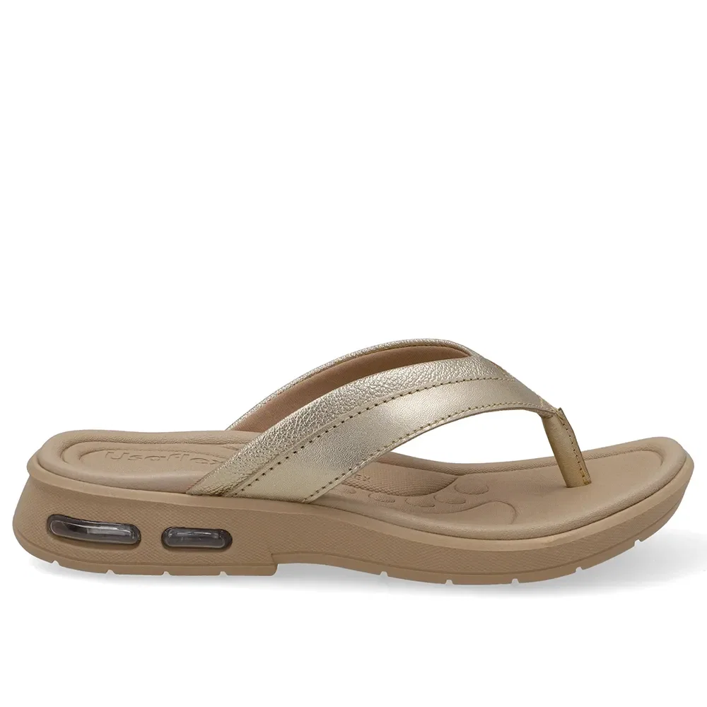 Chinelo Em Couro Dourado
