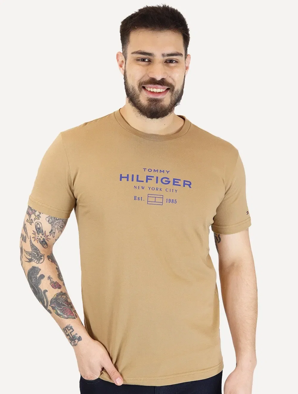 Camiseta Tommy Hilfiger Masculina Center New Stack Marrom — imagem 1