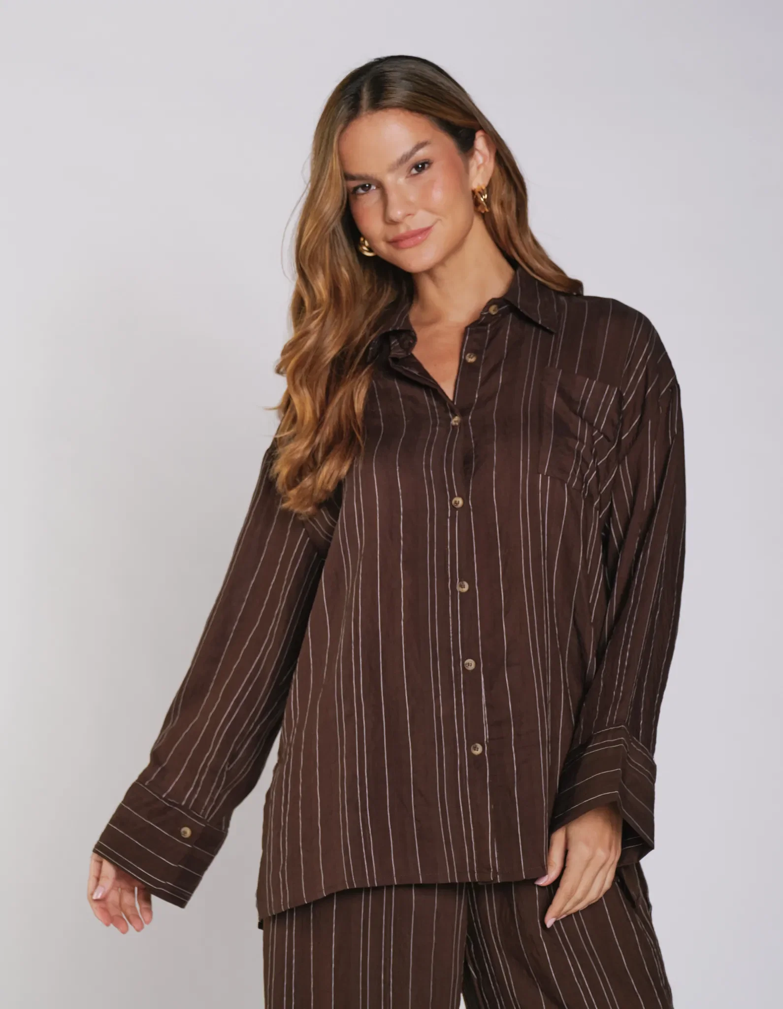 Camisa Listrada Botões - Cafe — imagem 1