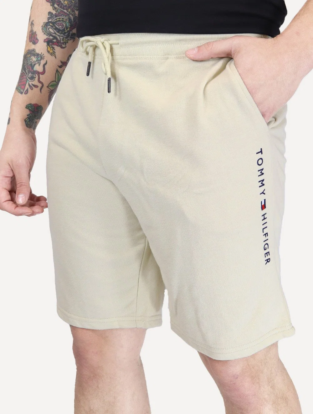 Bermuda Tommy Hilfiger Masculino Moletom Track Drawstring Vertical Logo Creme