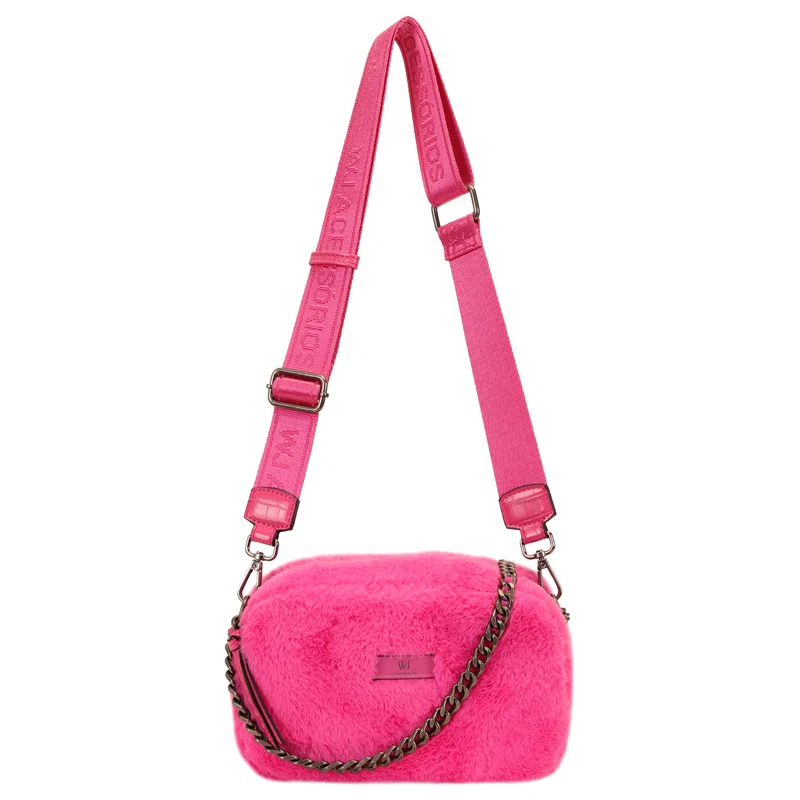 Bolsa Transversal Media Pelo Com Detalhe Corrente E Logo Resinado