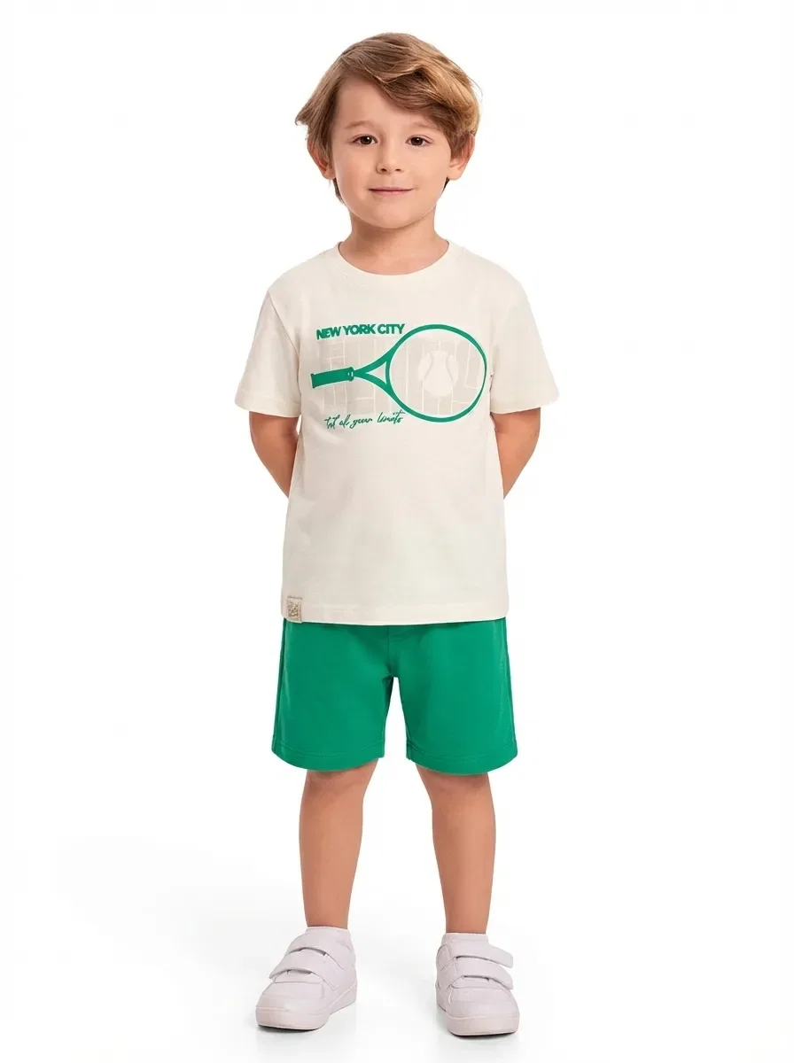 Conjunto camiseta em meia malha e bermuda em moletinho com barra dobrada
