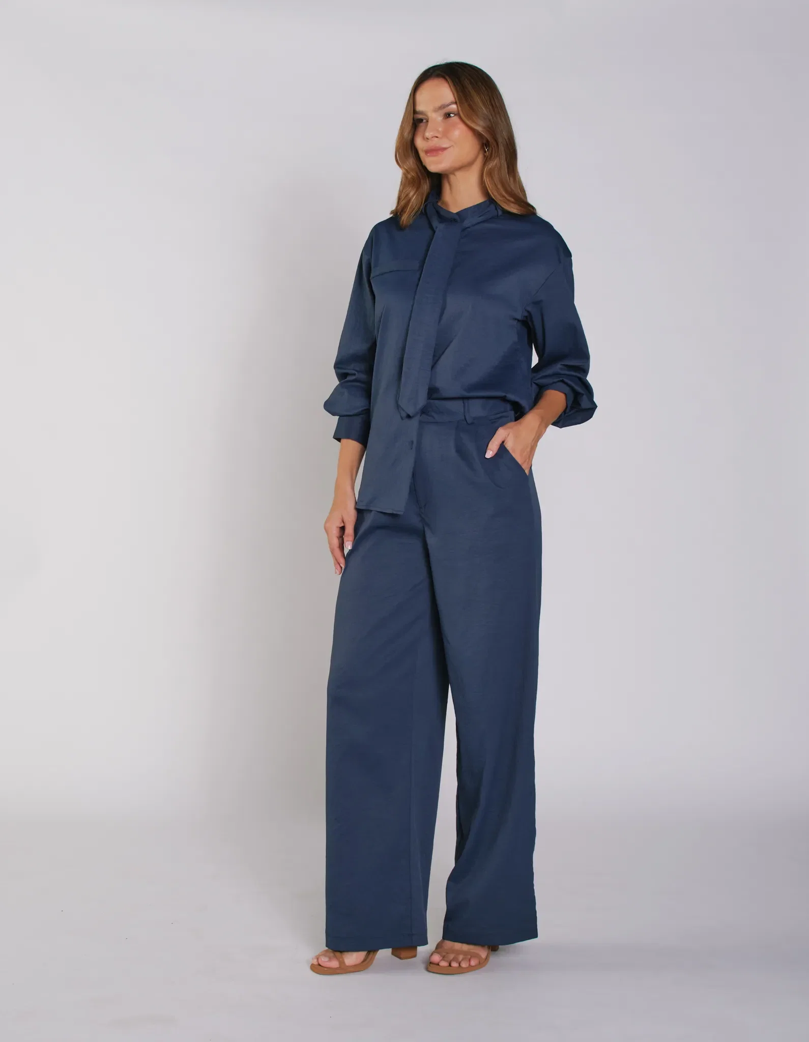 Calça Alfaiataria Pregas - Azul Marinho — imagem 1