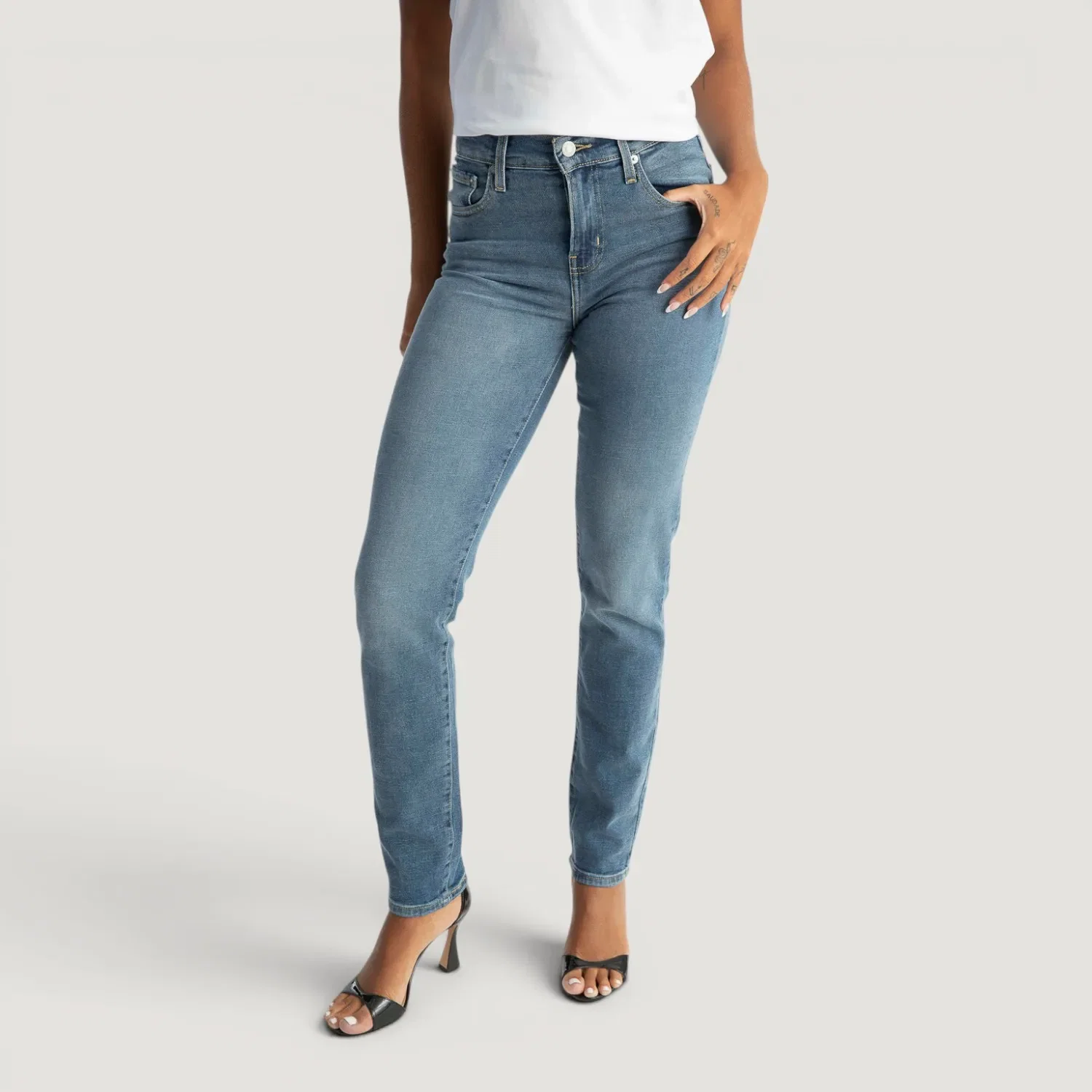 Calça Jeans Levi's® 724® High Rise Straight Lavagem Média — imagem 1