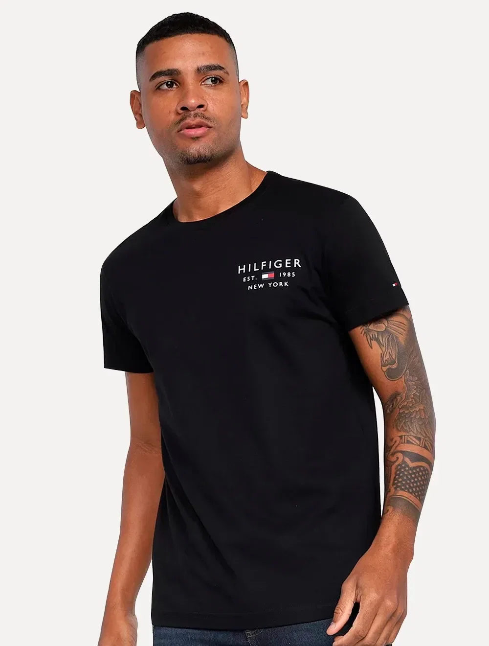 Camiseta Tommy Hilfiger Masculina Brand Love Small Logo Preta — imagem 1