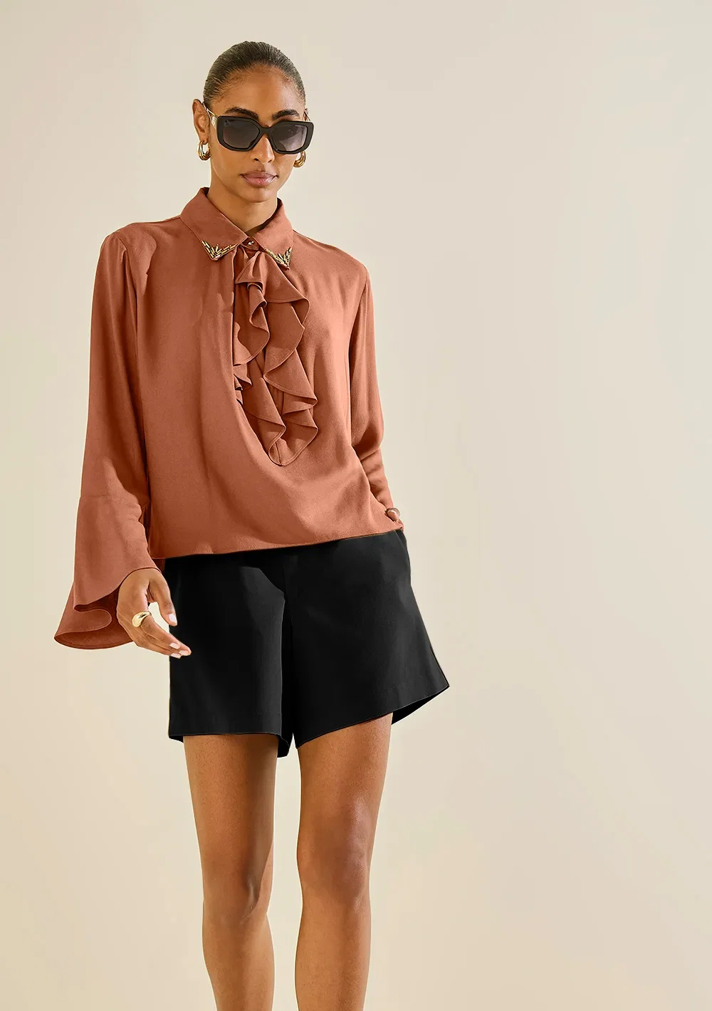 Blusa Morena Rosa Solta Gola Clássica Manga Longa Padrão Marrom — imagem 1