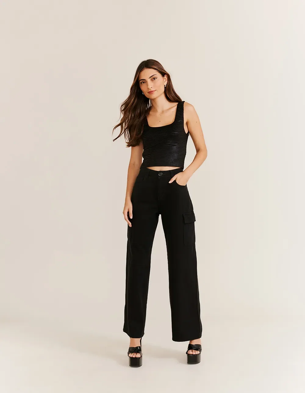 Blusa Tricot Cropped Decote u - Preto — imagem 1