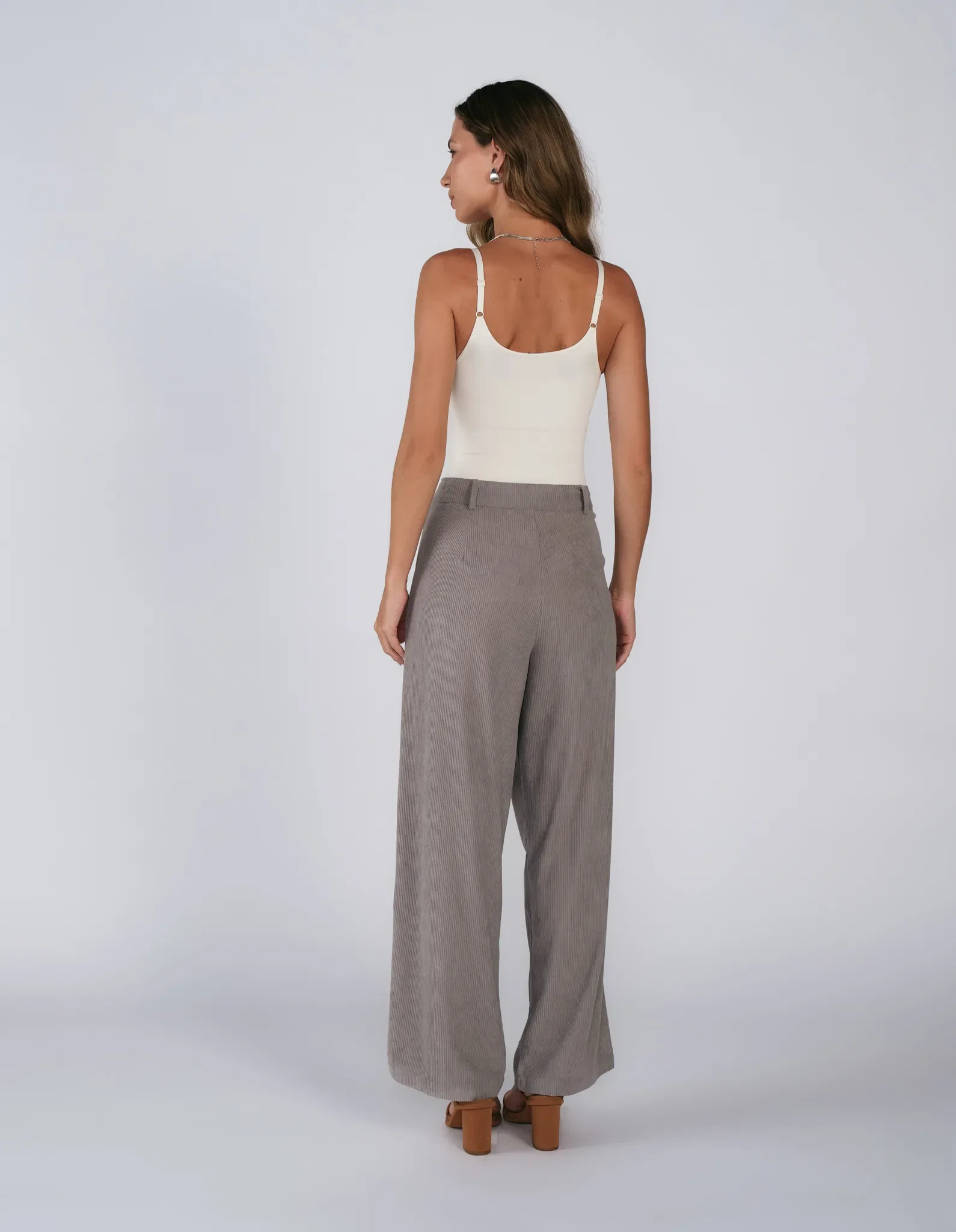 Calça Alfaiataria Bolsos Faca - Cinza — imagem 1