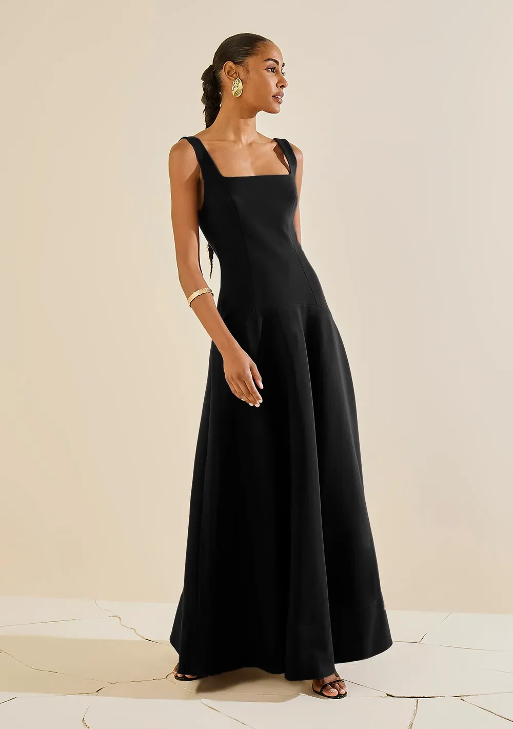 Vestido Ajustado Decote Reto Com Alca Longo Preto